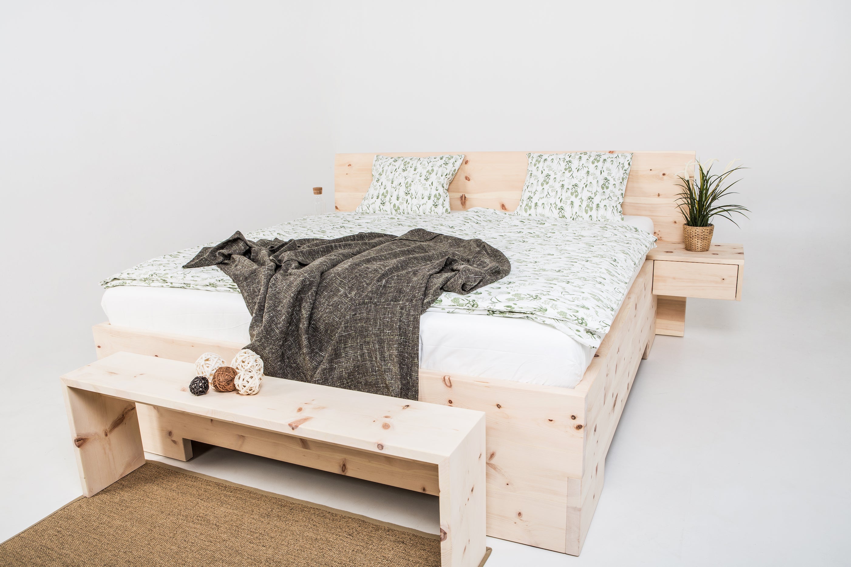 Boxspringbett Zirbe Modell Pure | Nachhaltiger Luxus Zirbenholz Zirbenholzmöbel Möbel aus Zirbenholz Zirbenvollholz Zirbenwelt handgefertigte Möbel