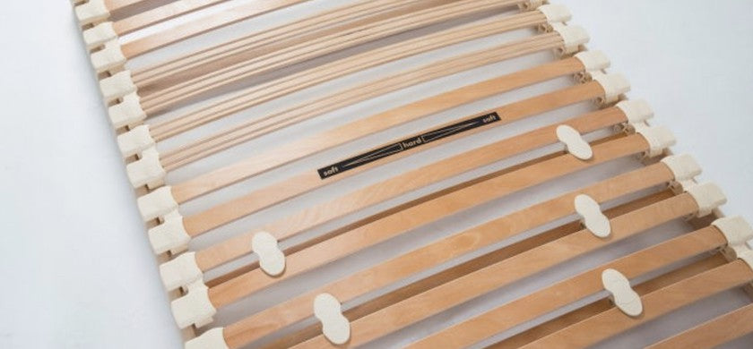 Lattenrost mit flexiblen Kautschukkappen | Komfort und Unterstützung Zirbenholz Zirbenholzmöbel Möbel aus Zirbenholz Zirbenvollholz Zirbenwelt handgefertigte Möbel