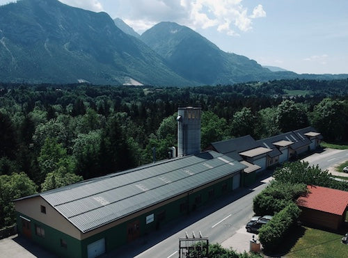 Zirbenwelt Zirbenmöbel Herstellung handgemacht Werkstatt Tischlerei Österreich Kärnten hochwertige Möbel