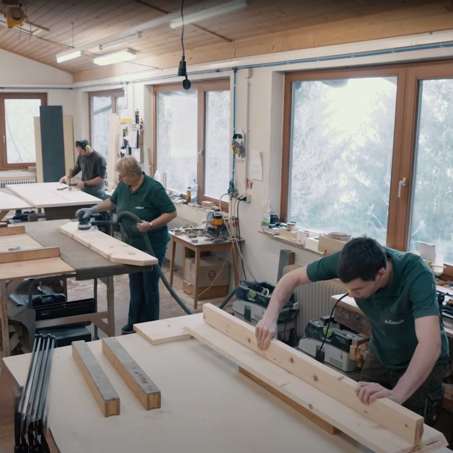 Zirbenwelt Zirbenmöbel Zirbenbetten Kärnten Österreich Zirbenvollholz Holzmöbel Handarbeit Werkstatt Firma