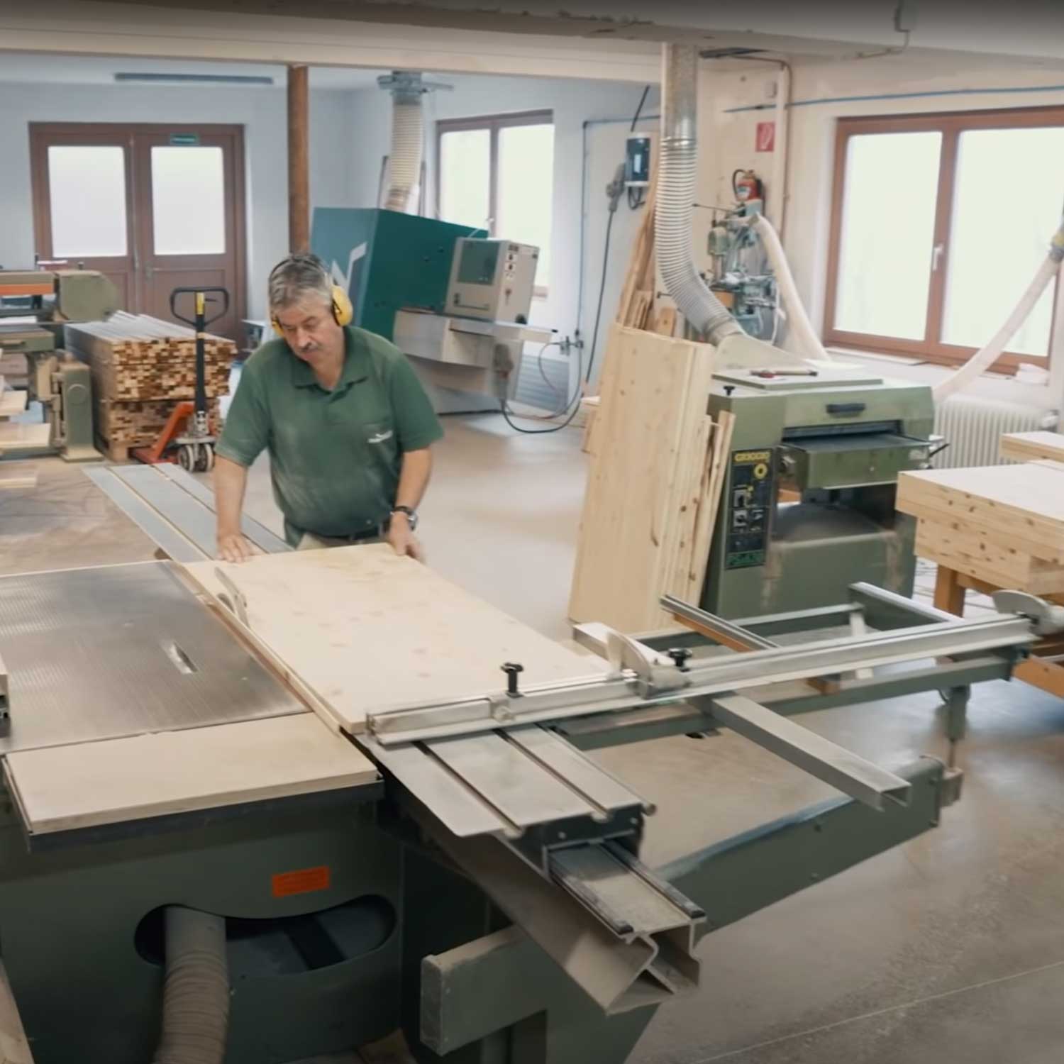 Zirbenwelt Zirbenmöbel Zirbenbetten Kärnten Österreich Zirbenvollholz Holzmöbel Handarbeit Werkstatt Firma