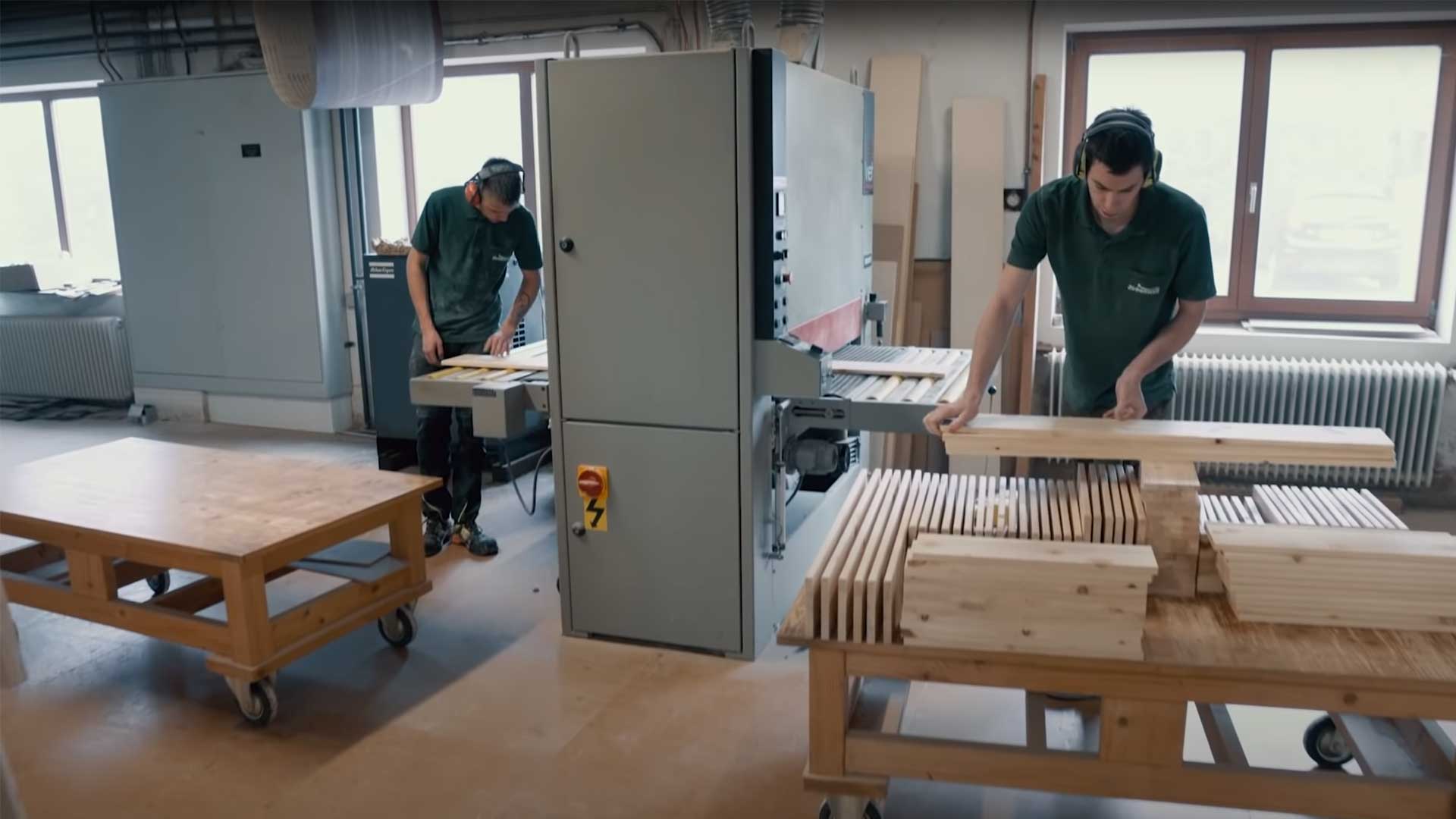 Zirbenwelt Tradiotion Handarbeit Zirbenmöbel Zirbenbetten Kärnten Österreich Zirbenvollholz Holzmöbel Werkstatt Firma