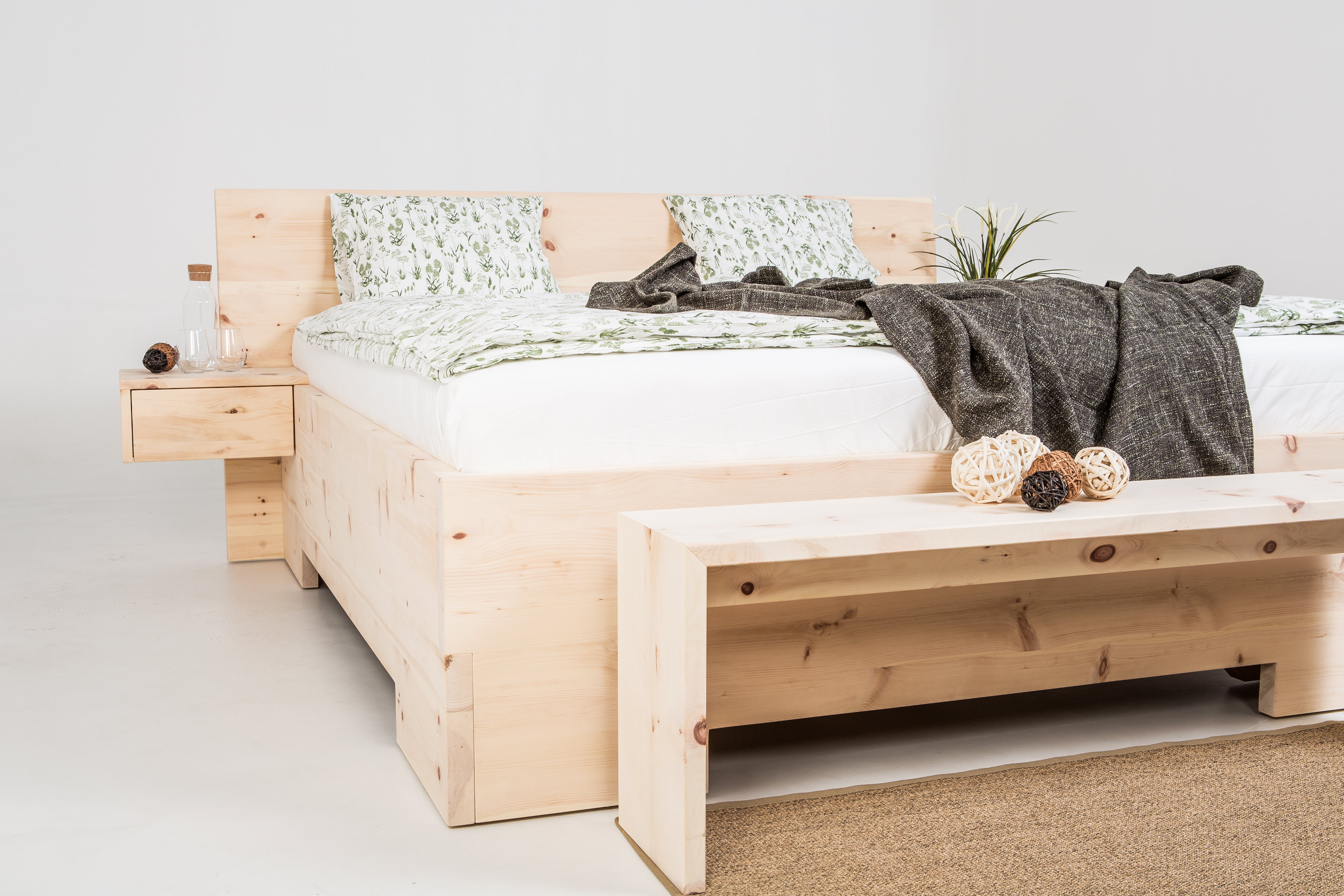 Boxspringbett Zirbe Modell Pure | Nachhaltiger Luxus Zirbenholz Zirbenholzmöbel Möbel aus Zirbenholz Zirbenvollholz Zirbenwelt handgefertigte Möbel