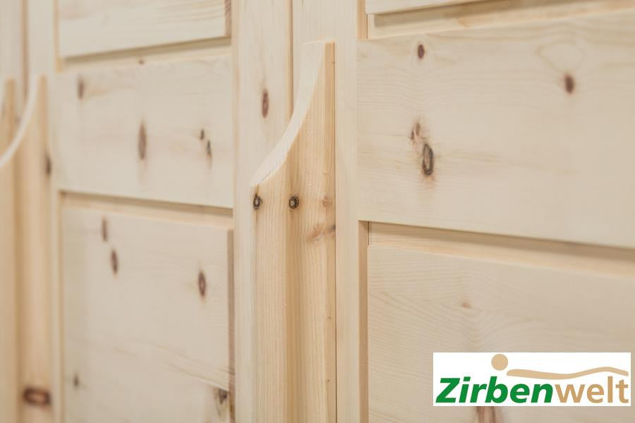 Drehtürkasten aus Zirbenholz | Ein Meisterwerk der Aufbewahrung Zirbenholz Zirbenholzmöbel Möbel aus Zirbenholz Zirbenvollholz Zirbenwelt handgefertigte Möbel