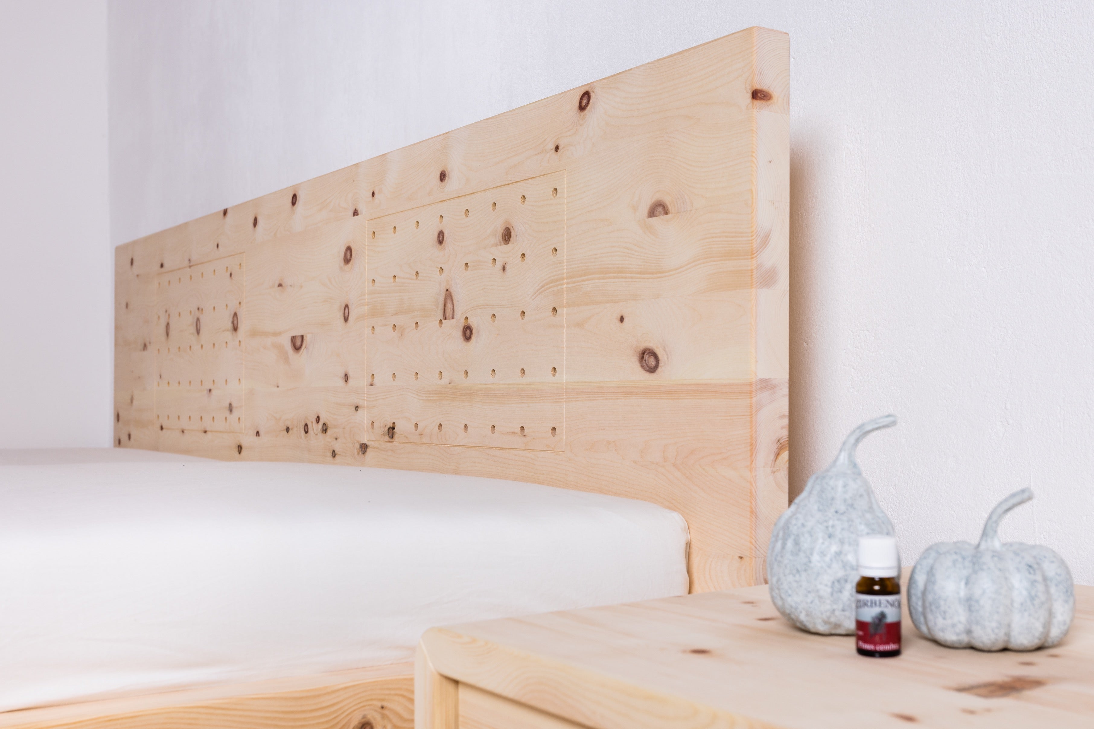 Zirbenbett Modell Air | Handgefertigte Qualität aus Zirbenholz Zirbenholz Zirbenholzmöbel Möbel aus Zirbenholz Zirbenvollholz Zirbenwelt handgefertigte Möbel
