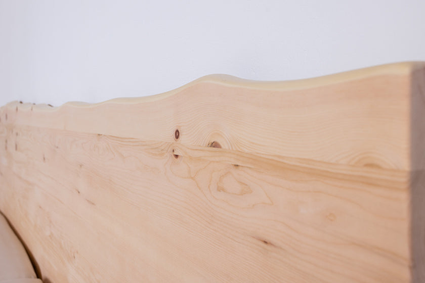 Zirbenbett Modell Wood | Naturnahes Design für Ihr Schlafzimmer Zirbenholz Zirbenholzmöbel Möbel aus Zirbenholz Zirbenvollholz Zirbenwelt handgefertigte Möbel