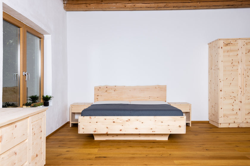 Zirbenbett Modell Wood | Naturnahes Design für Ihr Schlafzimmer Zirbenholz Zirbenholzmöbel Möbel aus Zirbenholz Zirbenvollholz Zirbenwelt handgefertigte Möbel