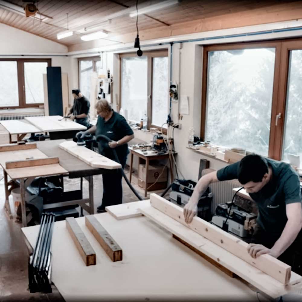 Zirbenwelt Zirbenmöbel Zirbenbetten Kärnten Österreich Zirbenvollholz Holzmöbel Handarbeit Werkstatt Firma  Arvenholz Zirbelkieferholz