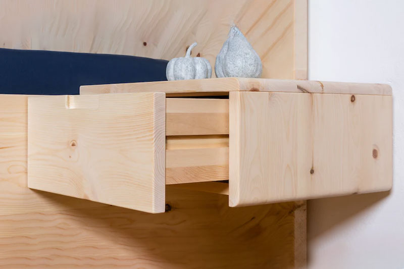 Nachtkasten Modell 4 | Stilvoller Stauraum für Ihr Schlafzimmer Zirbenholz Zirbenholzmöbel Möbel aus Zirbenholz Zirbenvollholz Zirbenwelt handgefertigte Möbel