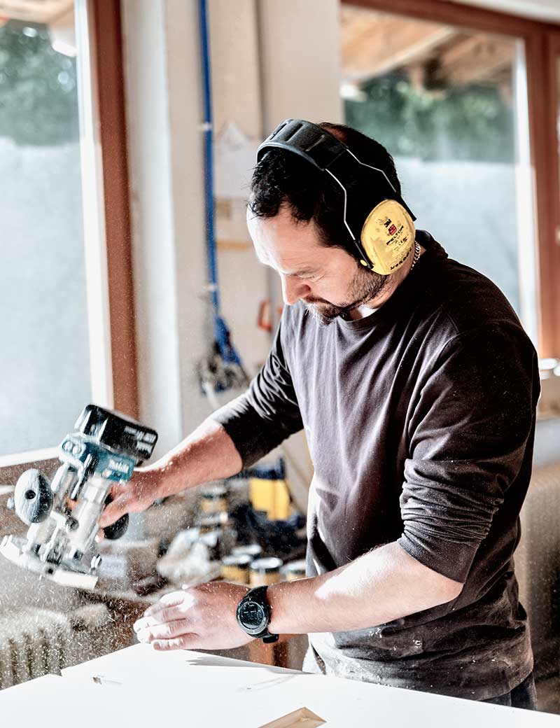 Zirbenwelt Zirbenmöbel Zirbenbetten Kärnten Österreich Deutschland Schweiz Bayern Zirbenvollholz Holzmöbel Handarbeit Sitzbank