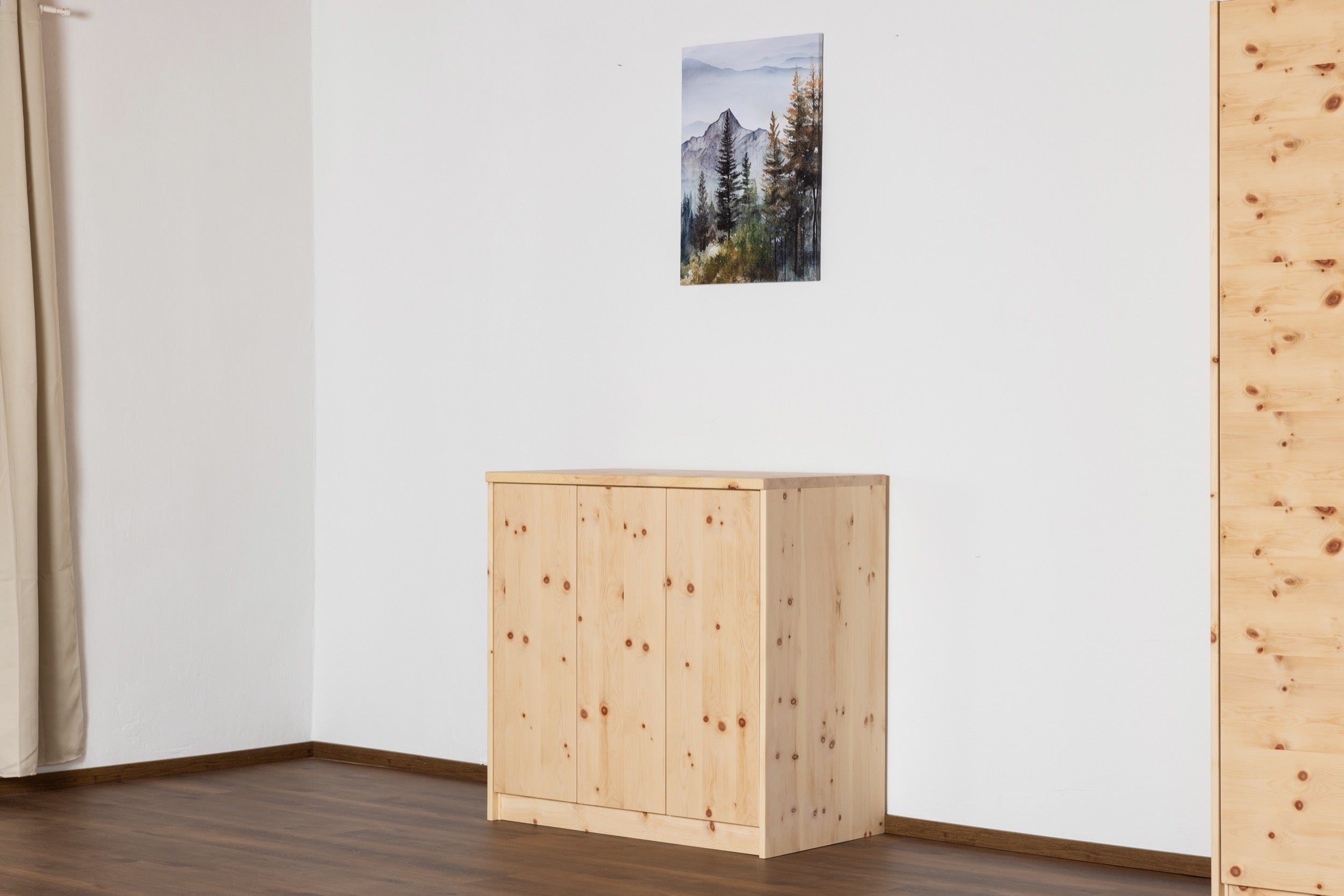 Premium Sideboard aus Zirbenholz mit 3 Türen und hochwertiger Verarbeitung