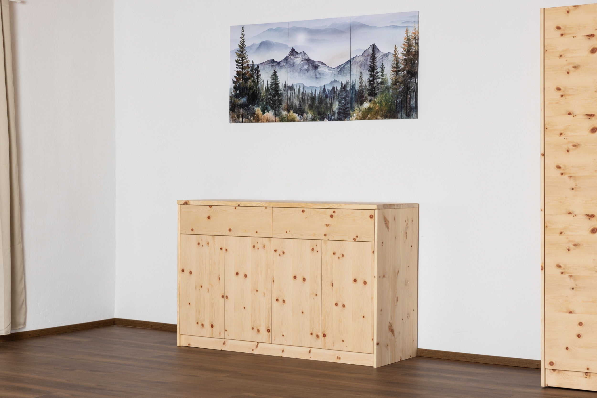 Sideboard aus massivem österreichischem Zirbenholz mit 2 Türen und 2 Schubladen im zeitlosen Design Seitenansicht