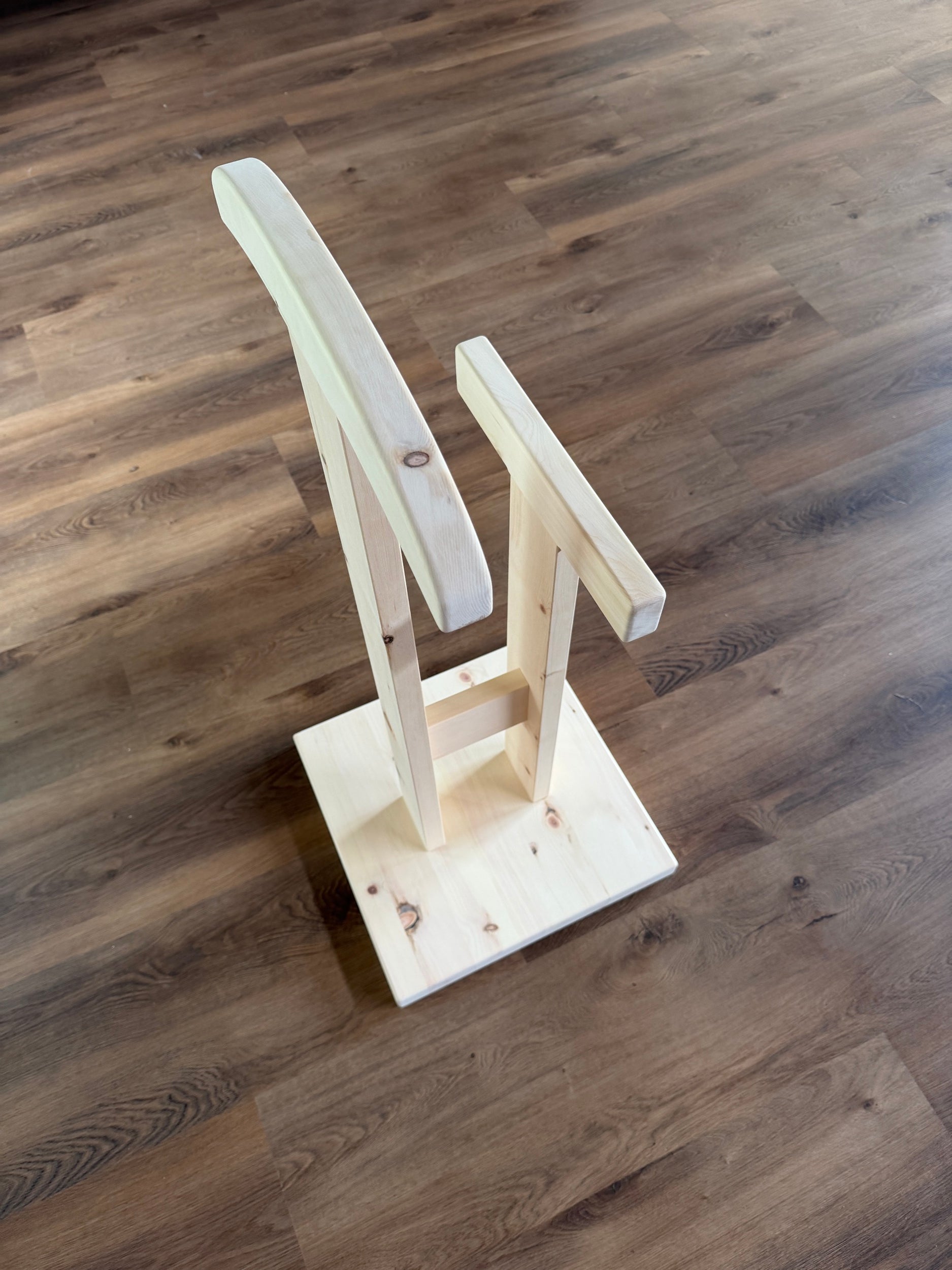 Stummer Diener aus 100 % massivem Zirbenholz in natürlichem Design