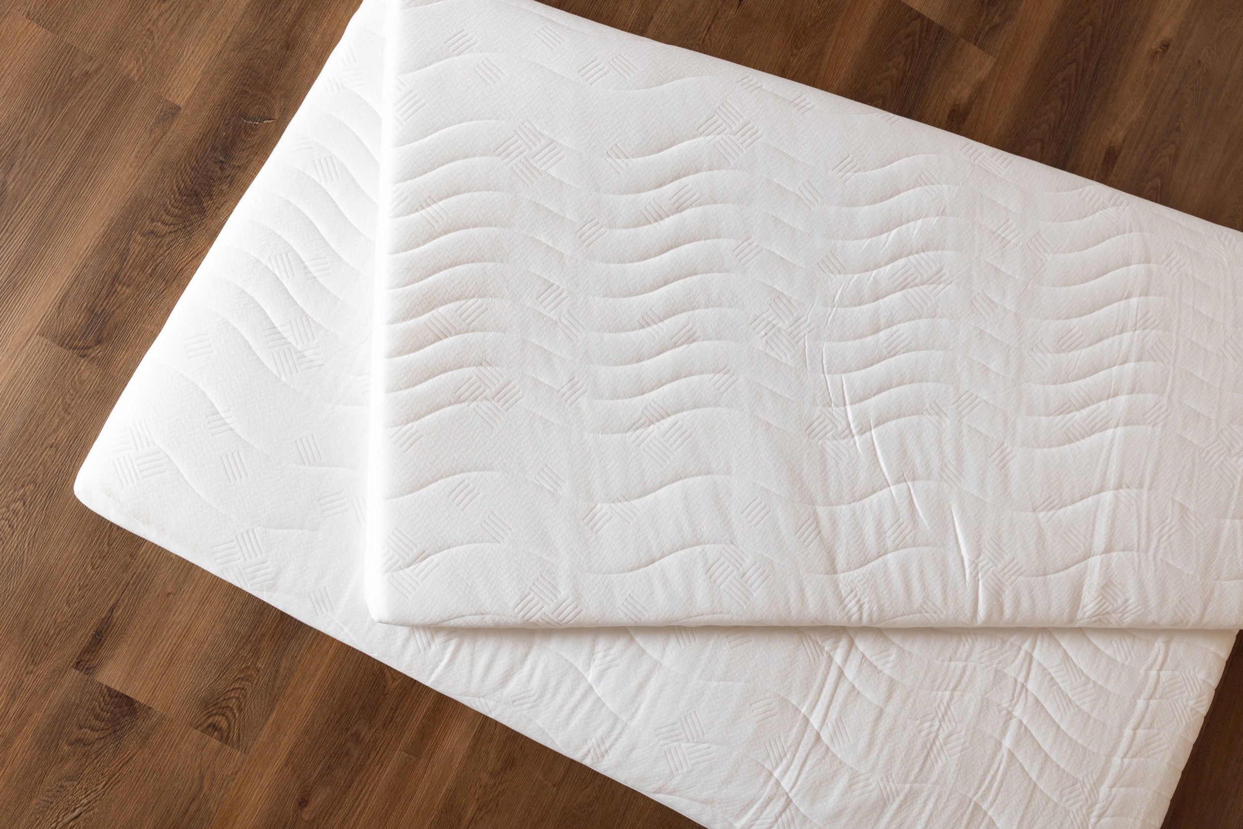 Matratzenauflage mit Viscoschaumkern für ergonomischen Schlafkomfort und optimale Druckentlastung