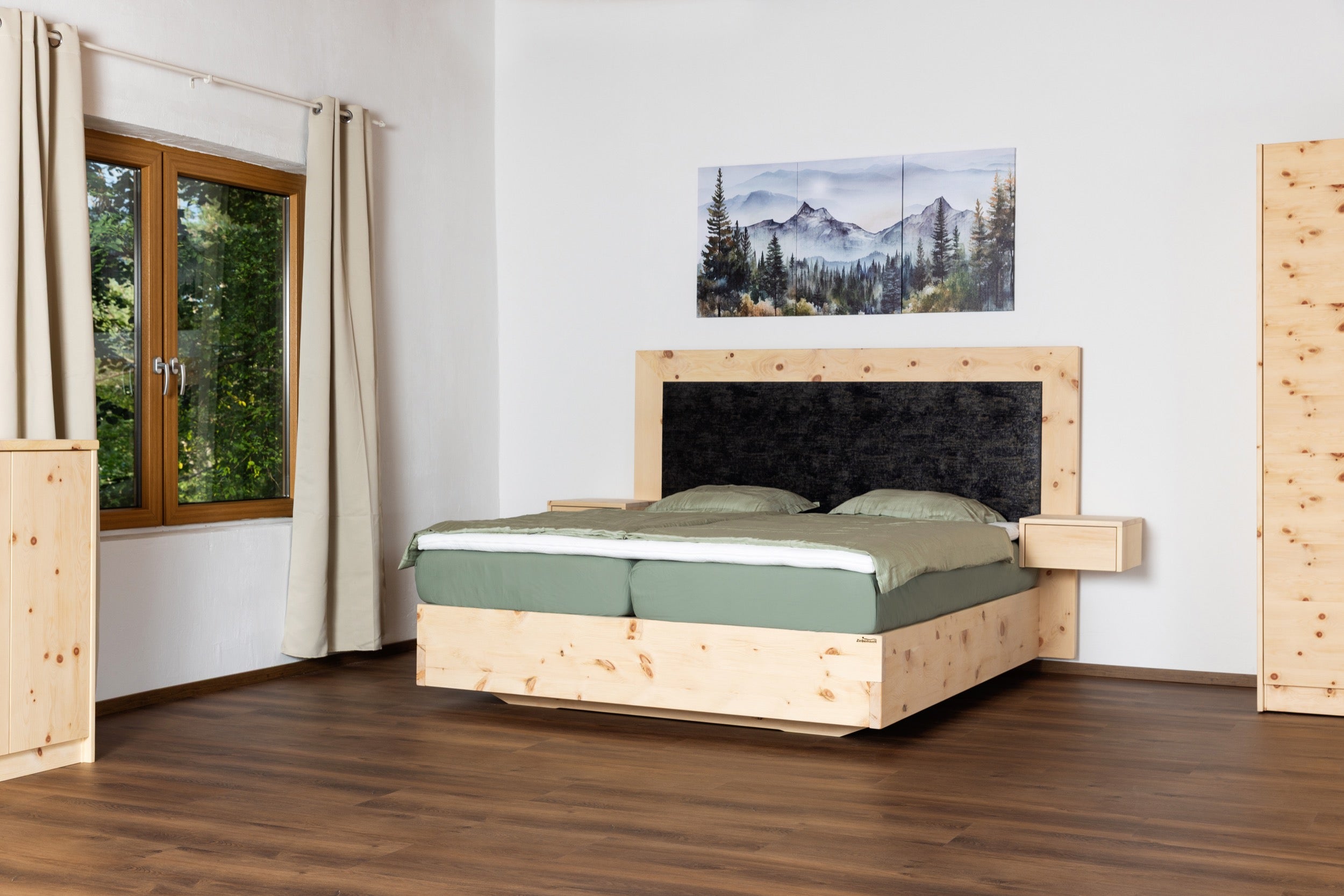 Zirbenbett Box aus massivem österreichischem Zirbenholz mit zeitlosem Design Boxspringbett